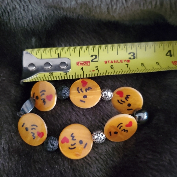 3 for $20 🤑Emoji kiss bracelet - Picture 2 of 2